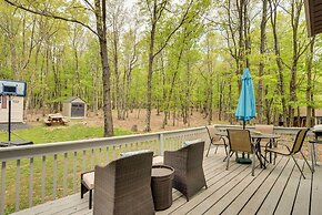 Albrightsville Family Hideaway w/ Private Hot Tub!