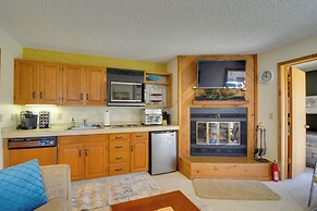 Schuss Mountain Resort Condo: Steps to Golf!