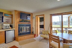 Schuss Mountain Resort Condo: Steps to Golf!