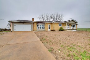 Chic Ste Genevieve Home w/ Nice Interior Amenities