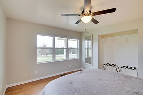 Chic Ste Genevieve Home w/ Nice Interior Amenities