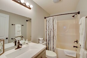 Chic Ste Genevieve Home w/ Nice Interior Amenities