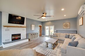 Chic Ste Genevieve Home w/ Nice Interior Amenities