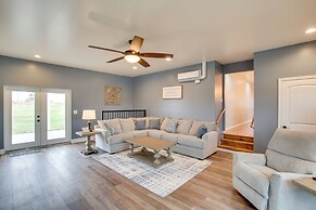 Chic Ste Genevieve Home w/ Nice Interior Amenities