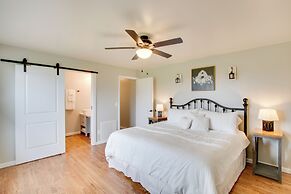 Chic Ste Genevieve Home w/ Nice Interior Amenities