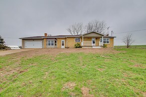 Chic Ste Genevieve Home w/ Nice Interior Amenities