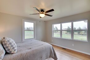 Chic Ste Genevieve Home w/ Nice Interior Amenities