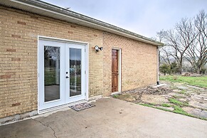 Chic Ste Genevieve Home w/ Nice Interior Amenities