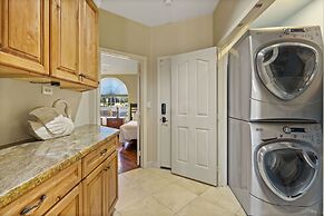 Spa, Covered Patio: Upscale Phoenix Oasis!