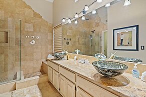 Spa, Covered Patio: Upscale Phoenix Oasis!