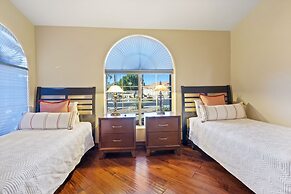 Spa, Covered Patio: Upscale Phoenix Oasis!