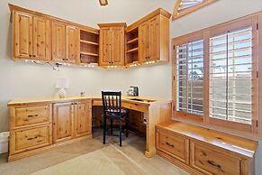 Spa, Covered Patio: Upscale Phoenix Oasis!