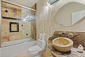 Spa, Covered Patio: Upscale Phoenix Oasis!