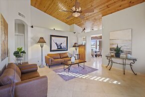 Spa, Covered Patio: Upscale Phoenix Oasis!