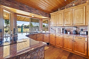 Spa, Covered Patio: Upscale Phoenix Oasis!