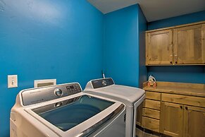 Modern Moab Townhome With Shared Pool & Hot Tub!