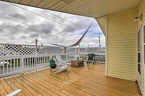 Pet-friendly Townhome, 2 Blocks to Atlantic Beach!