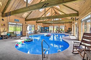 Raccoon River Retreat: Indoor Pool & Outdoor Fun!