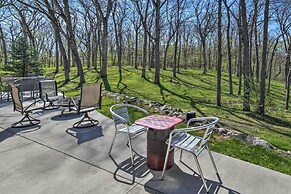 Raccoon River Retreat: Indoor Pool & Outdoor Fun!