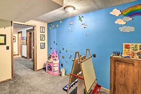 Raccoon River Retreat: Indoor Pool & Outdoor Fun!
