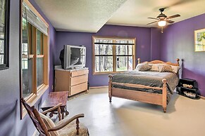 Raccoon River Retreat: Indoor Pool & Outdoor Fun!