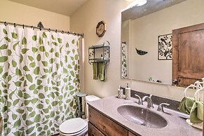 Raccoon River Retreat: Indoor Pool & Outdoor Fun!