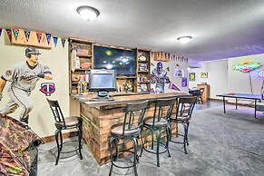 Raccoon River Retreat: Indoor Pool & Outdoor Fun!
