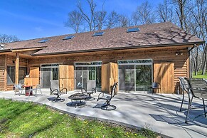 Raccoon River Retreat: Indoor Pool & Outdoor Fun!