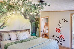 People and Paws Vacation Home by Wisconsin Dells!