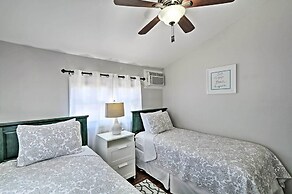 Beachy Lavallette Cottage w/ Outdoor Shower, Patio