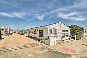 Beachy Lavallette Cottage w/ Outdoor Shower, Patio