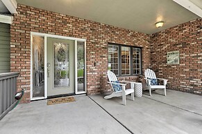 Upscale Flagstaff Home w/ Hot Tub, Deck + Mtn View