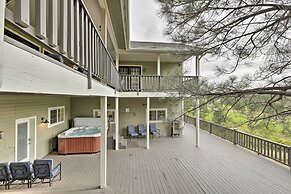 Upscale Flagstaff Home w/ Hot Tub, Deck + Mtn View