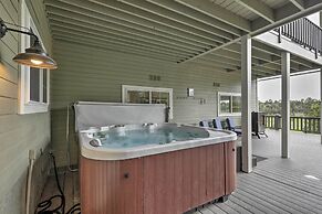 Upscale Flagstaff Home w/ Hot Tub & Mountain Views