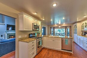 Upscale Flagstaff Home w/ Hot Tub & Mountain Views