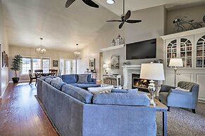 Upscale Flagstaff Home w/ Hot Tub & Mountain Views