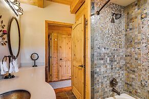 Cozy Family Cabin: Game Room, Near National Parks!