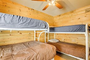 Cozy Family Cabin: Game Room, Near National Parks!