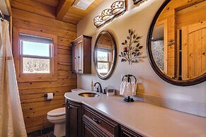Cozy Family Cabin: Game Room, Near National Parks!