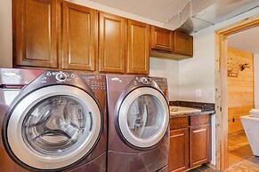 Cozy Family Cabin: Game Room, Near National Parks!