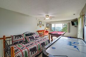 Gatlinburg Home: Mountain Views & Indoor Hot Tub!