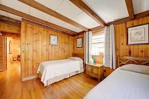 'the Red Loft' Candler Cottage Near Hiking Trails!