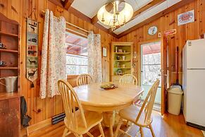 'the Red Loft' Candler Cottage Near Hiking Trails!