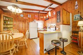 'the Red Loft' Candler Cottage Near Hiking Trails!