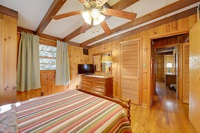 'the Red Loft' Candler Cottage Near Hiking Trails!