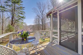 'the Red Loft' Candler Cottage Near Hiking Trails!
