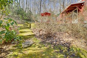 'the Red Loft' Candler Cottage Near Hiking Trails!