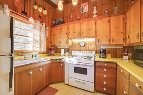 'the Red Loft' Candler Cottage Near Hiking Trails!