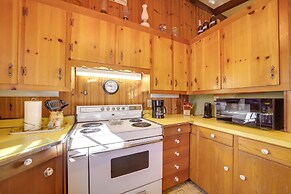 'the Red Loft' Candler Cottage Near Hiking Trails!