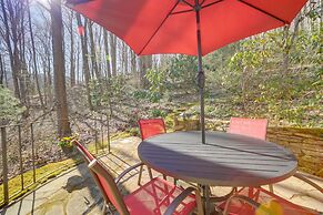 'the Red Loft' Candler Cottage Near Hiking Trails!